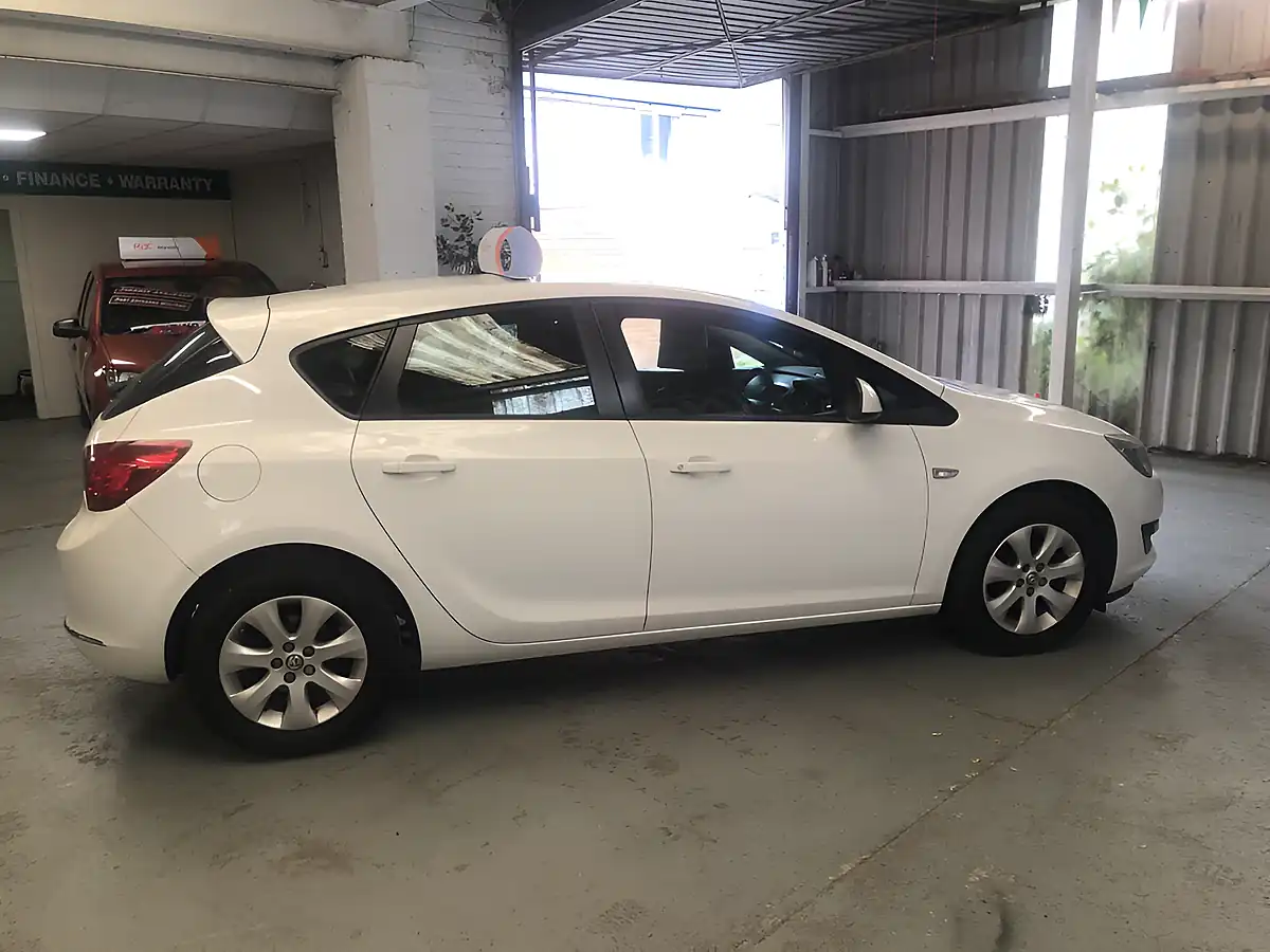 Used 2016 Vauxhall Astra Design White - Interior and Exterior details 6