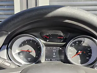 Used 2016 Vauxhall Astra Design White - Interior and Exterior details 10