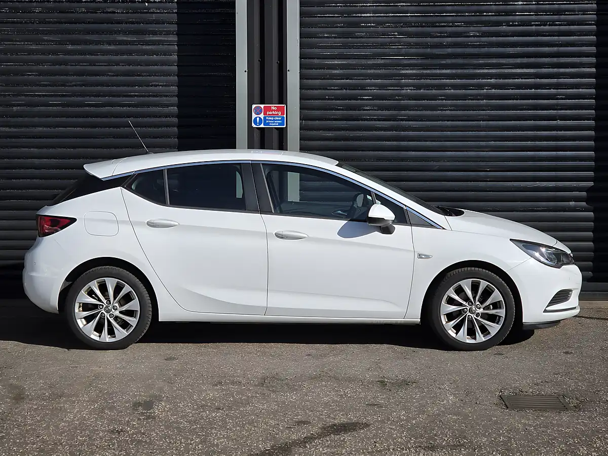 Used 2016 Vauxhall Astra Design White - Interior and Exterior details 6