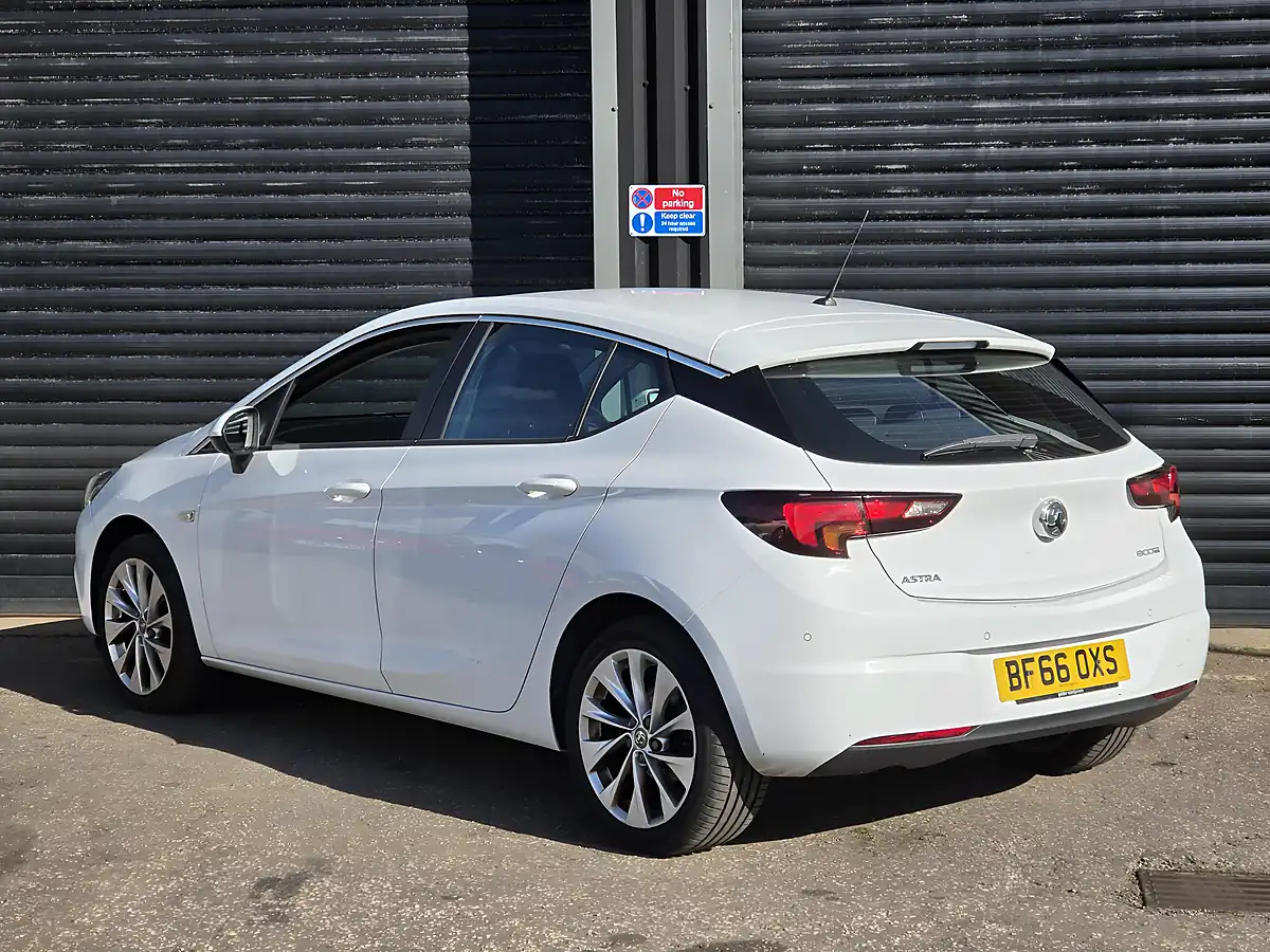 Used 2016 Vauxhall Astra Design White - Interior and Exterior details 8