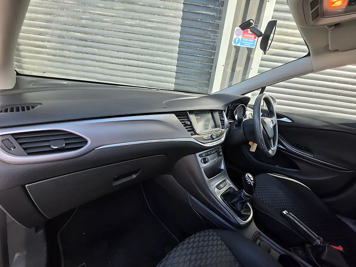 Used 2016 Vauxhall Astra Design White - Interior and Exterior details 9