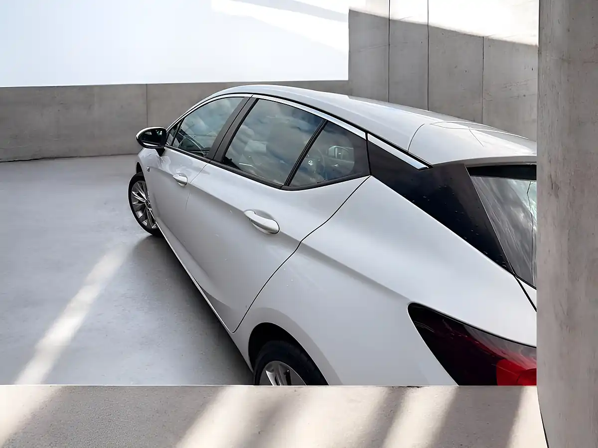 Used 2016 Vauxhall Astra Design White - Interior and Exterior details 10
