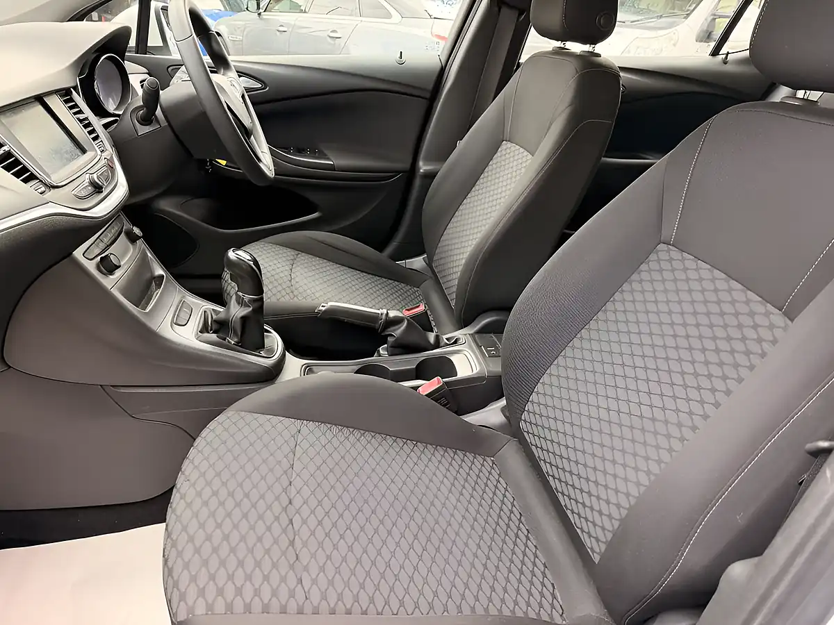 Used 2016 Vauxhall Astra Design White - Interior and Exterior details 12