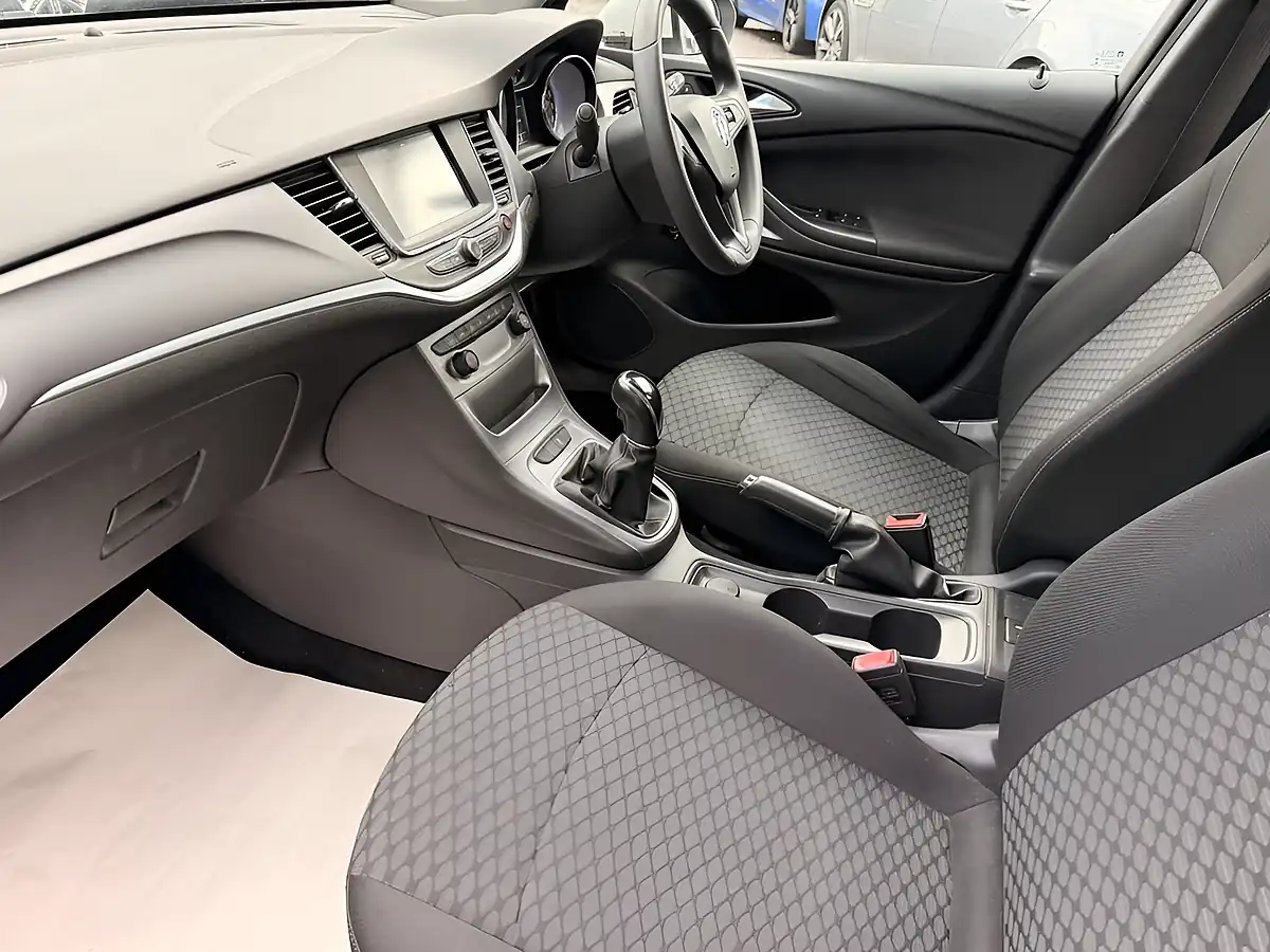 Used 2016 Vauxhall Astra Design White - Interior and Exterior details 13