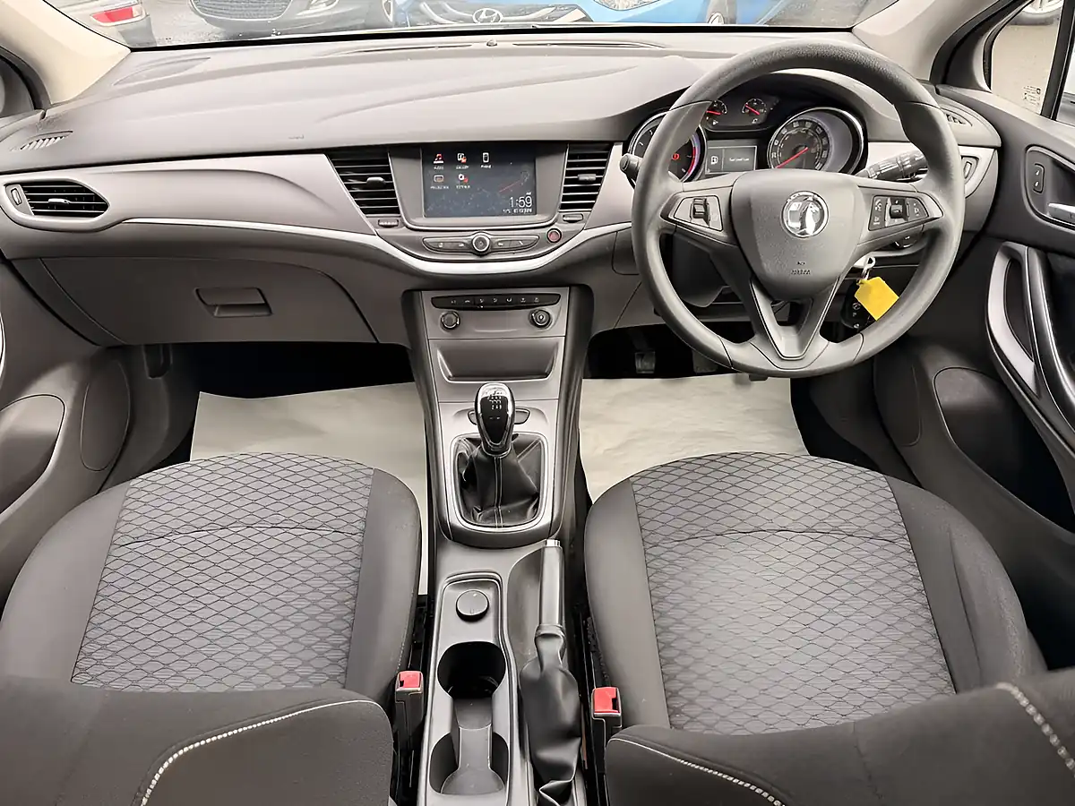 Used 2016 Vauxhall Astra Design White - Interior and Exterior details 16