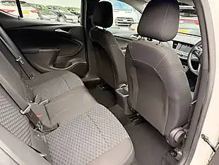 Used 2016 Vauxhall Astra Design White - Interior and Exterior details 17