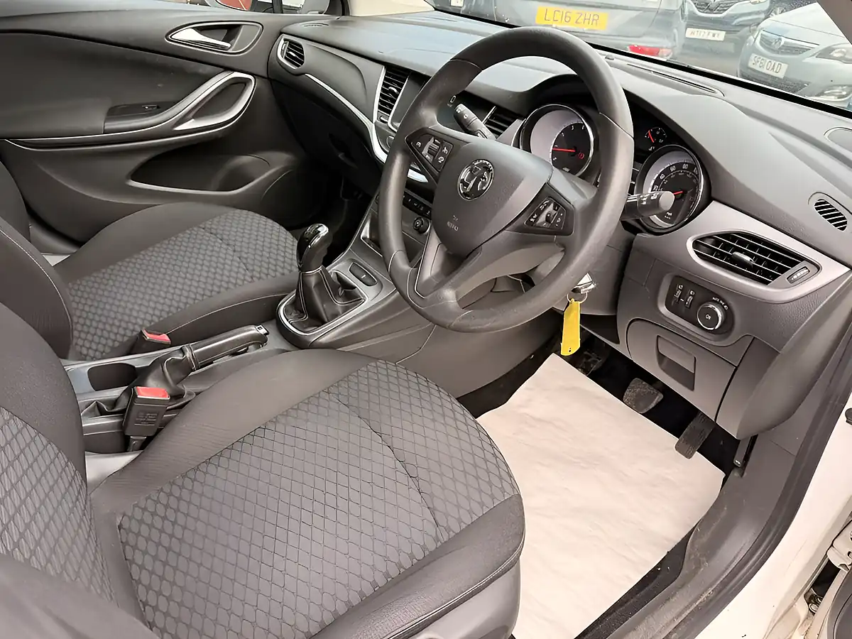 Used 2016 Vauxhall Astra Design White - Interior and Exterior details 18
