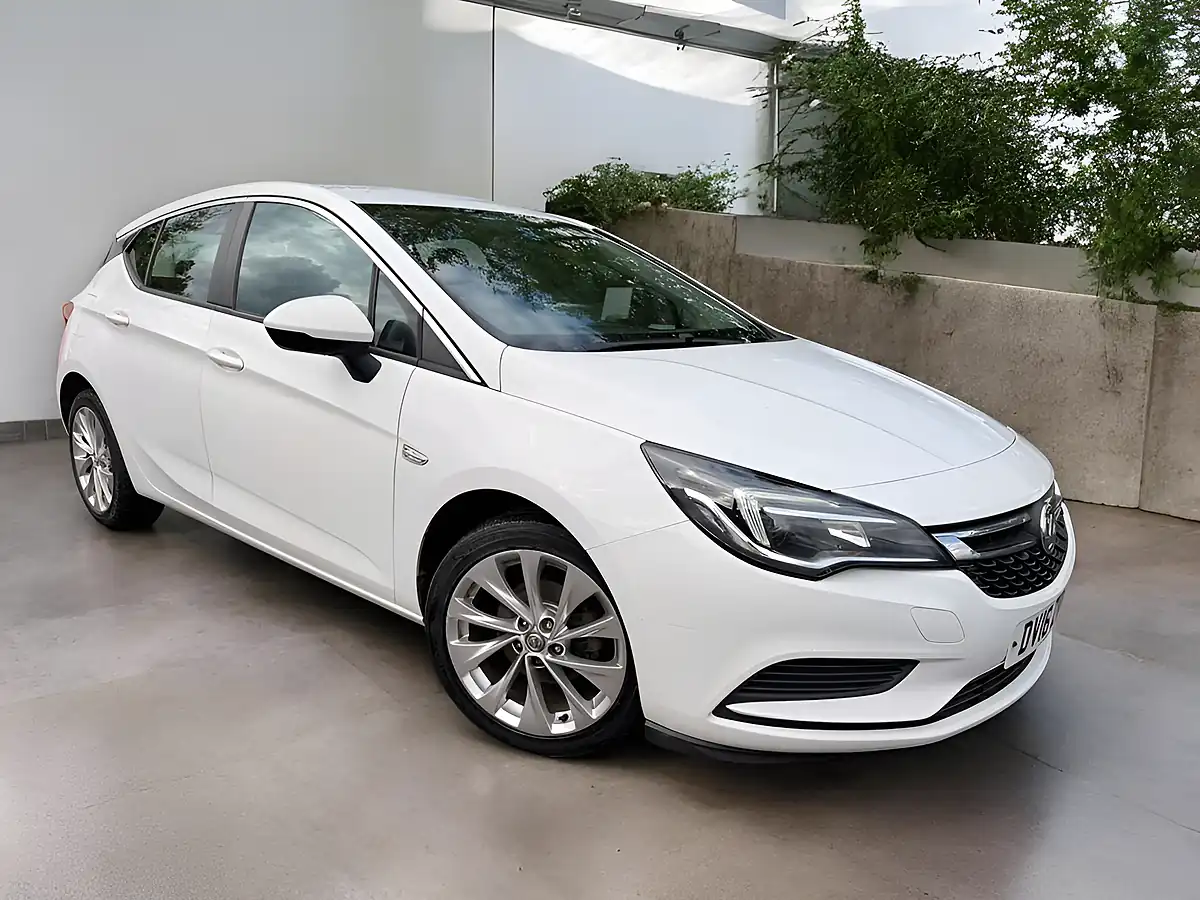 Used 2016 Vauxhall Astra Design White - Interior and Exterior details 2