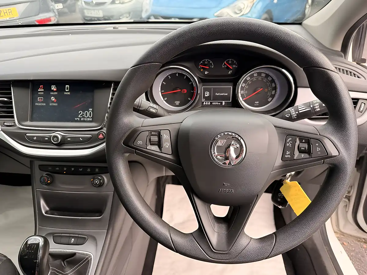 Used 2016 Vauxhall Astra Design White - Interior and Exterior details 20