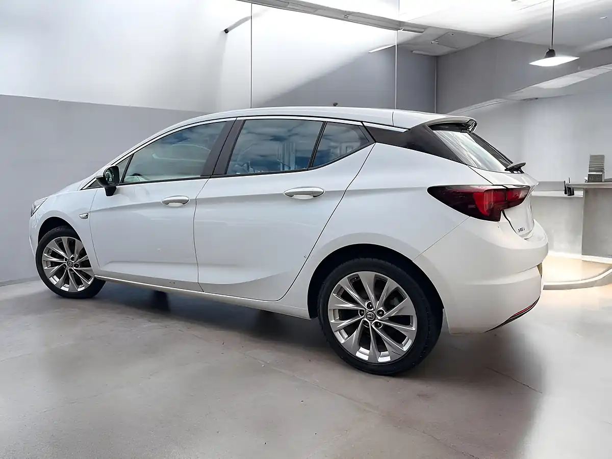 Used 2016 Vauxhall Astra Design White - Interior and Exterior details 4