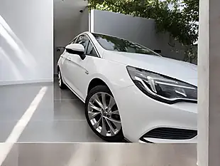 Used 2016 Vauxhall Astra Design White - Interior and Exterior details 5