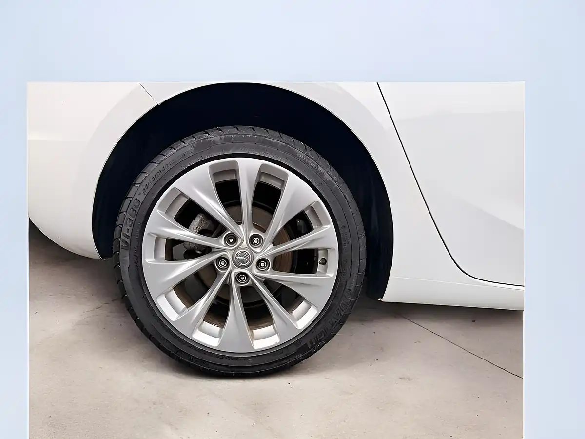 Used 2016 Vauxhall Astra Design White - Interior and Exterior details 6