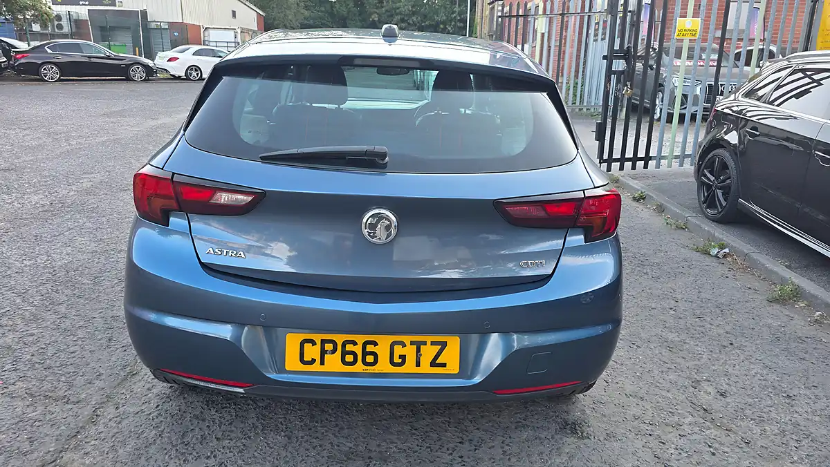 Used 2016 Vauxhall Astra Elite Blue - Interior and Exterior details 8
