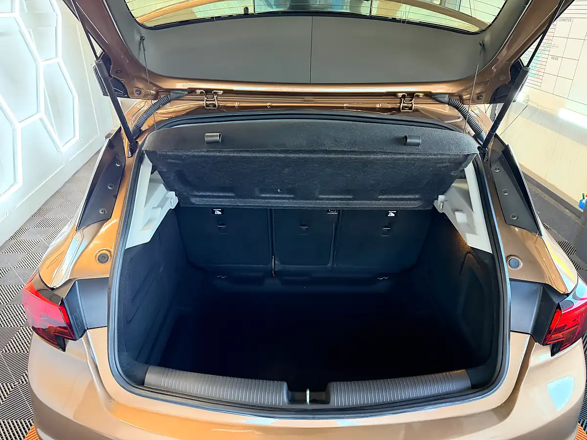 Used 2016 Vauxhall Astra Elite Bronze - Interior and Exterior details 10