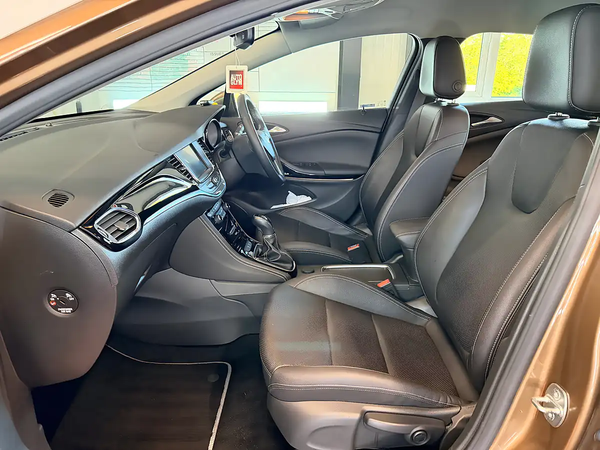Used 2016 Vauxhall Astra Elite Bronze - Interior and Exterior details 11