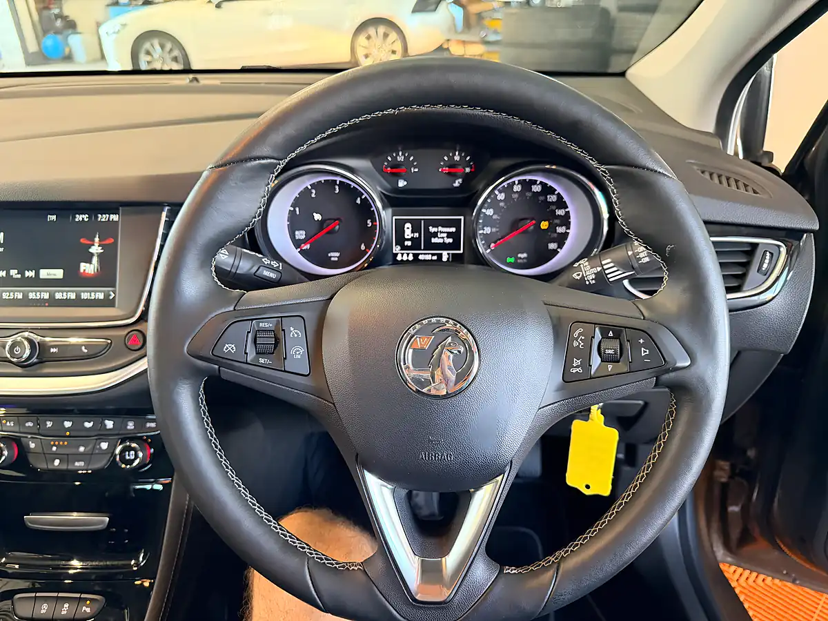 Used 2016 Vauxhall Astra Elite Bronze - Interior and Exterior details 13