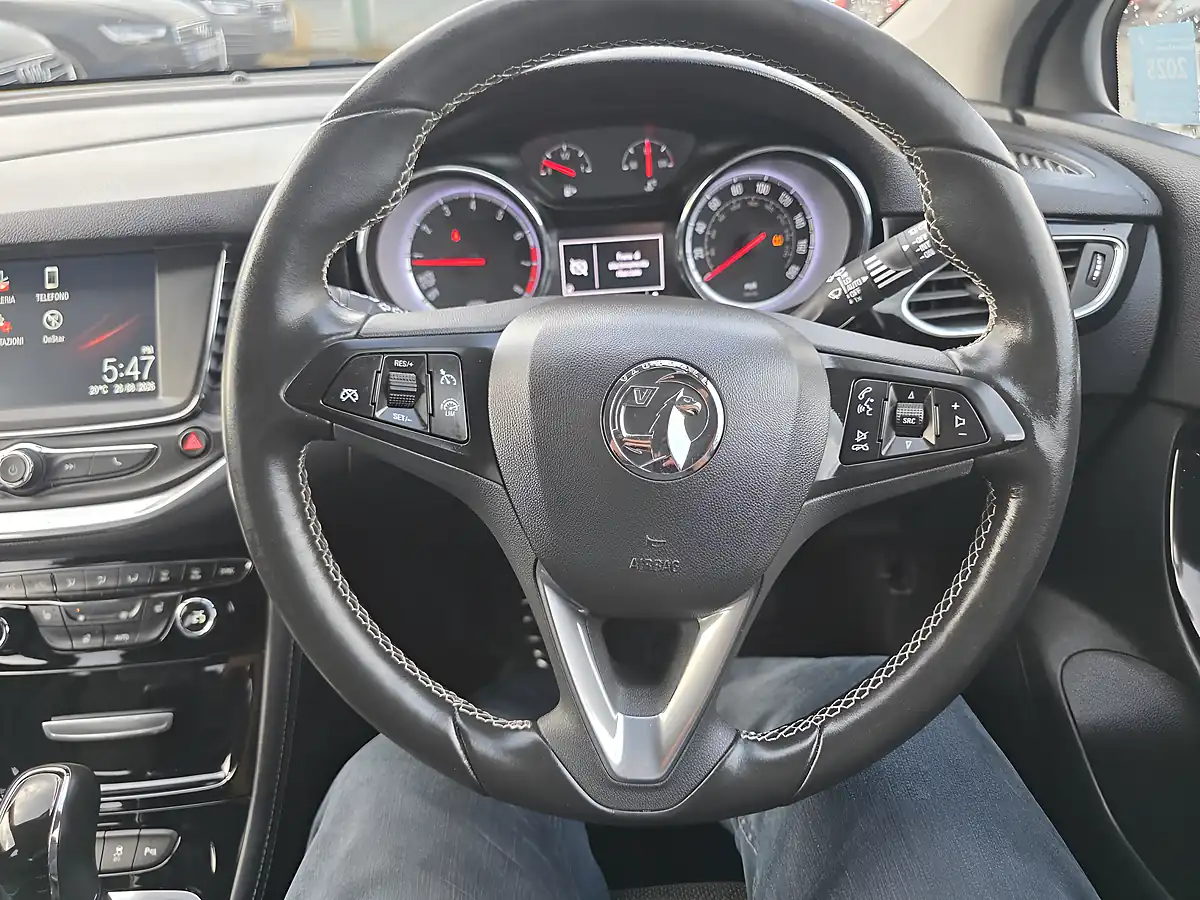 Used 2016 Vauxhall Astra Elite Green - Interior and Exterior details 12