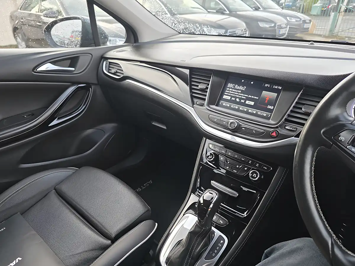 Used 2016 Vauxhall Astra Elite Green - Interior and Exterior details 14