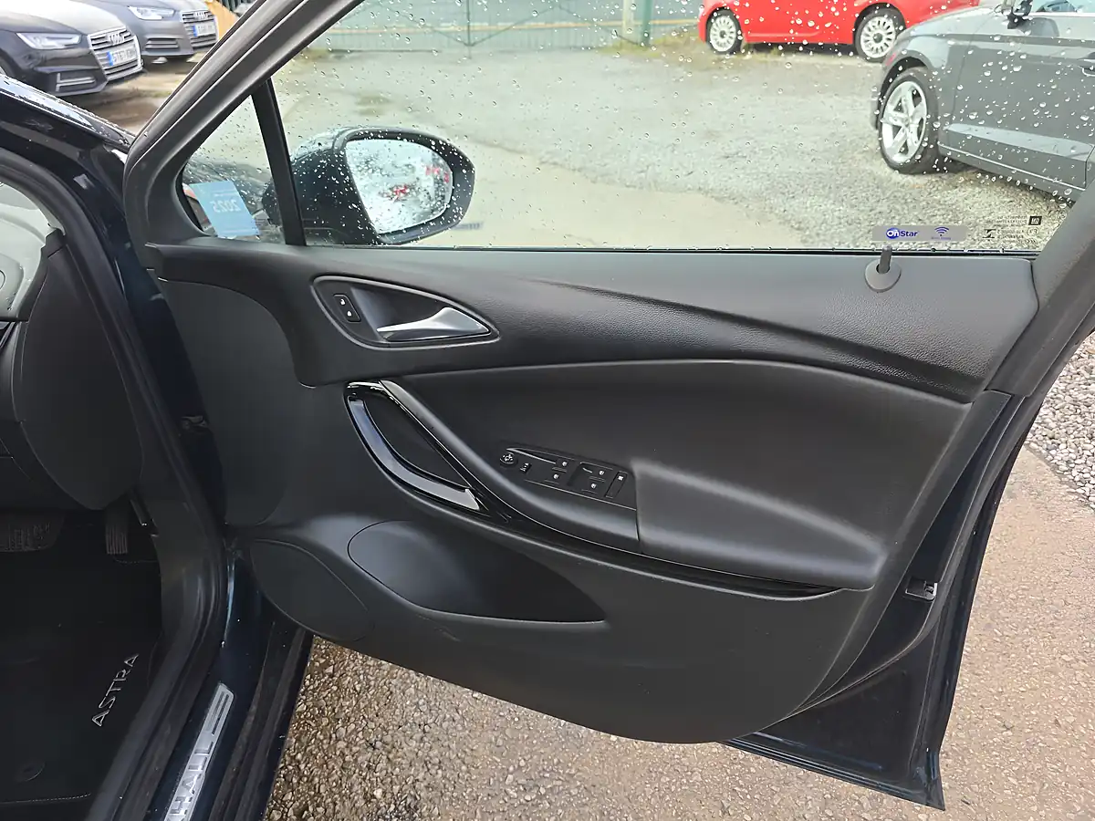Used 2016 Vauxhall Astra Elite Green - Interior and Exterior details 15