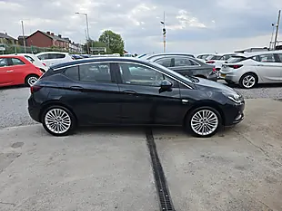 Used 2016 Vauxhall Astra Elite Green - Interior and Exterior details 4