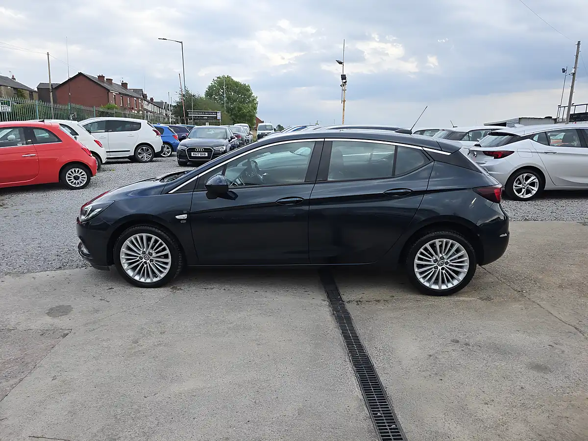 Used 2016 Vauxhall Astra Elite Green - Interior and Exterior details 5