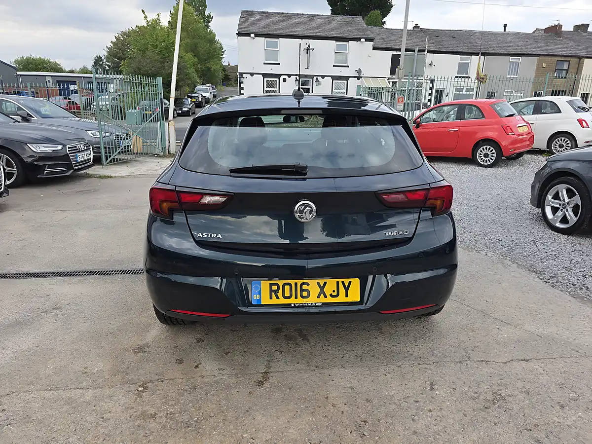 Used 2016 Vauxhall Astra Elite Green - Interior and Exterior details 7