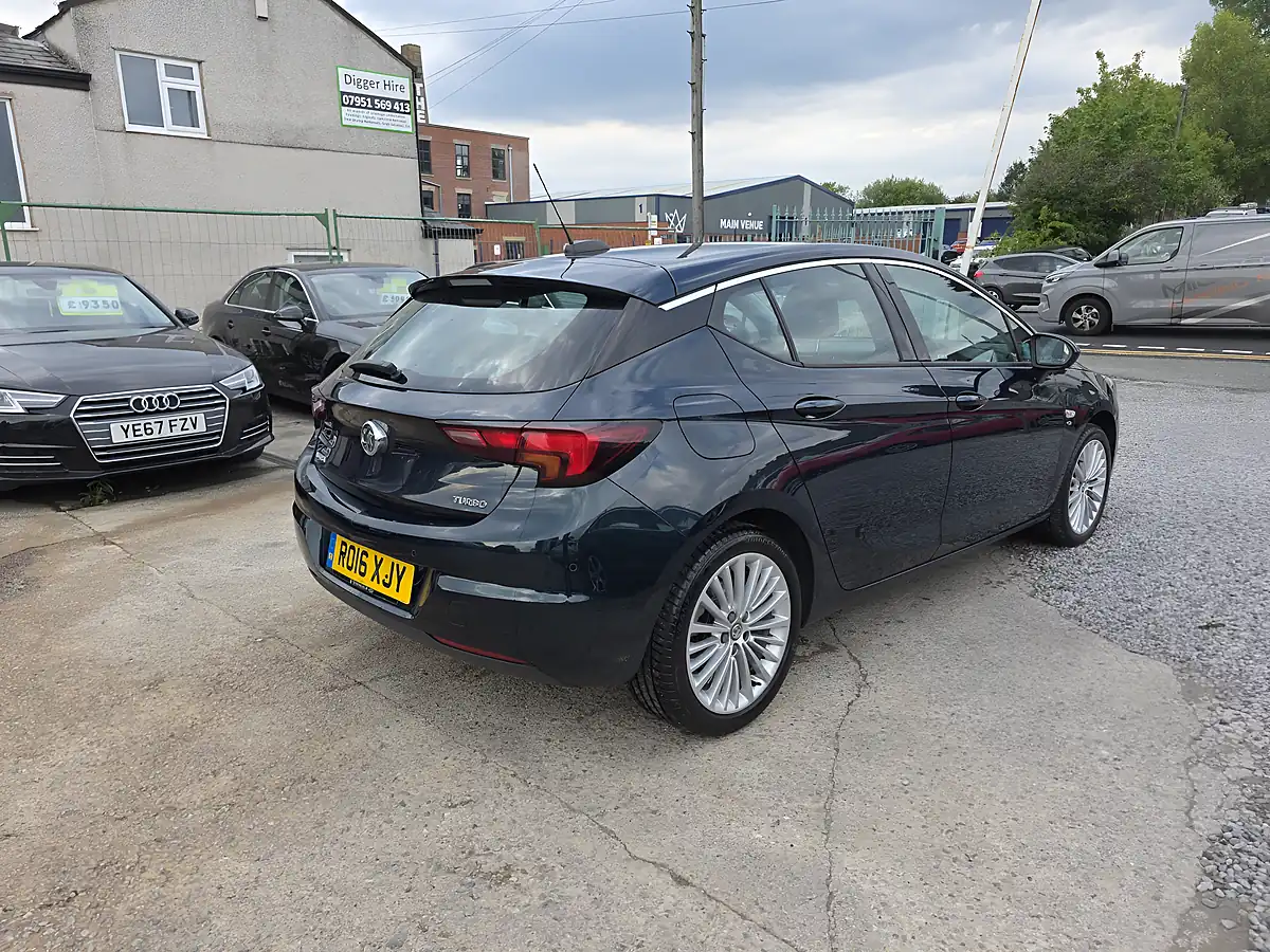 Used 2016 Vauxhall Astra Elite Green - Interior and Exterior details 8