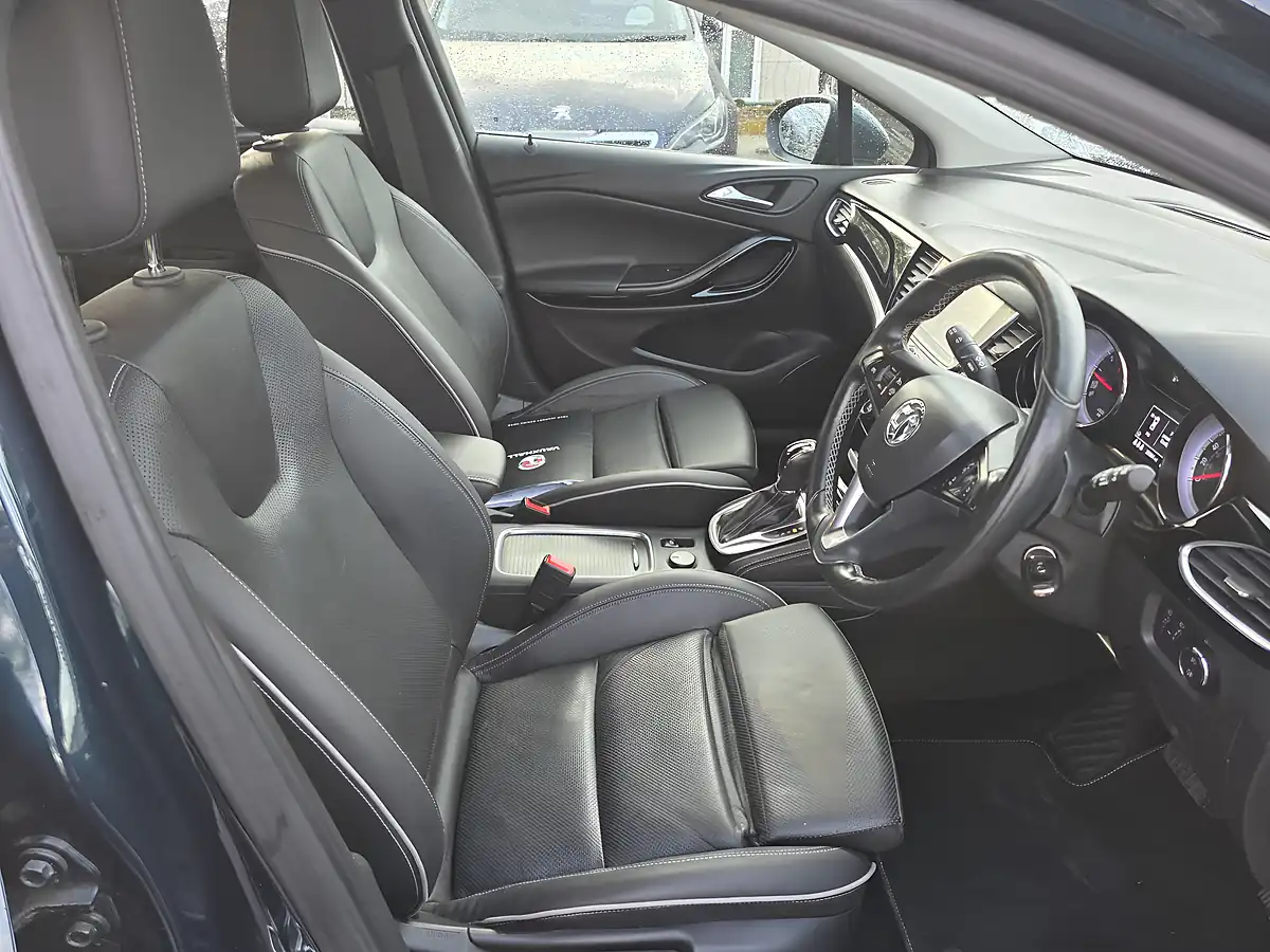 Used 2016 Vauxhall Astra Elite Green - Interior and Exterior details 9
