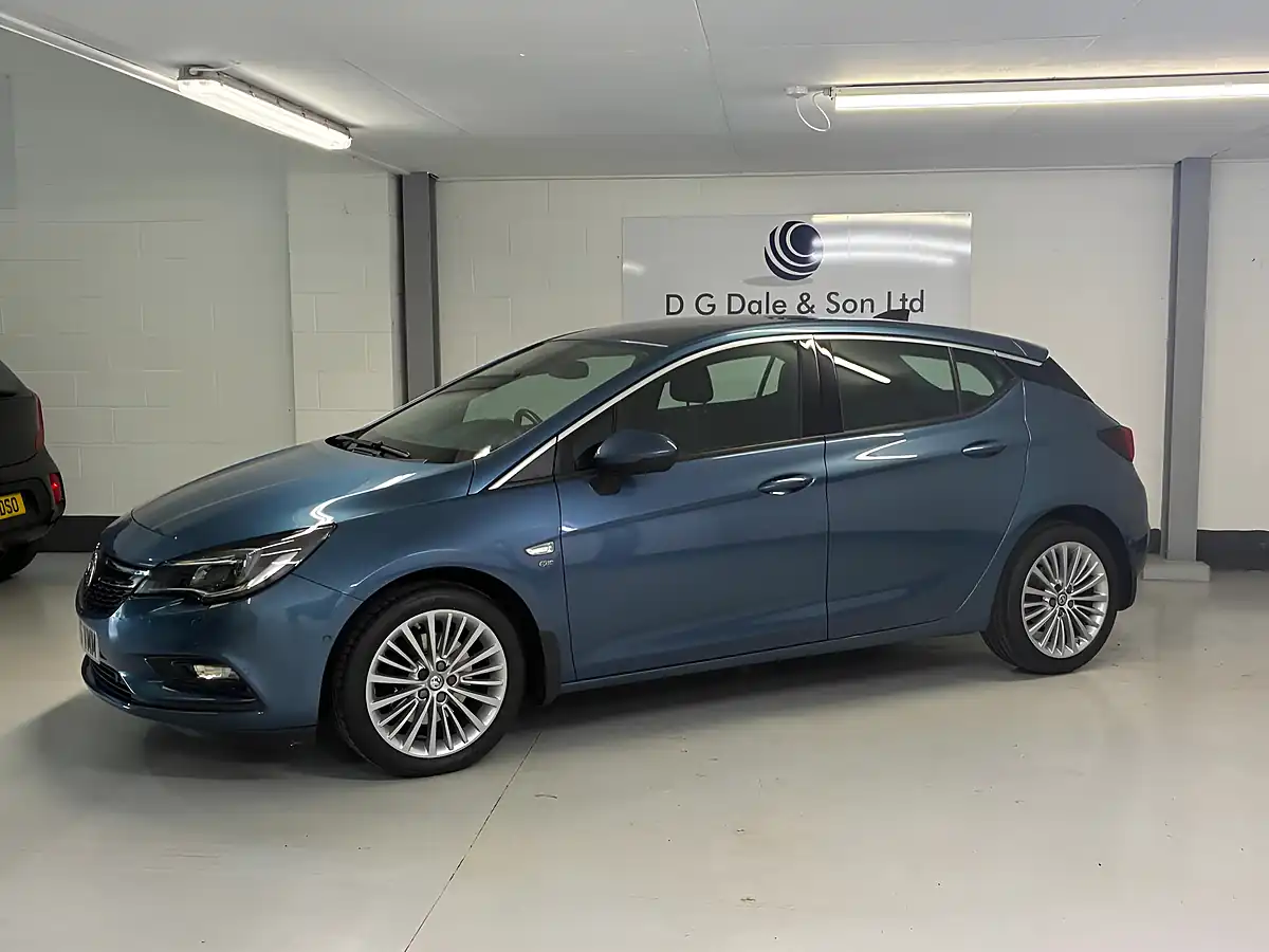 Used 2016 Vauxhall Astra Elite Nav Blue - Front View