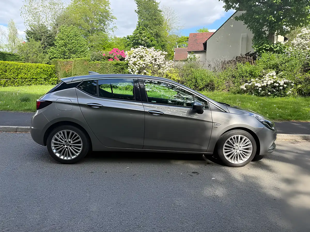 Used 2016 Vauxhall Astra Elite Nav Grey - Interior and Exterior details 2
