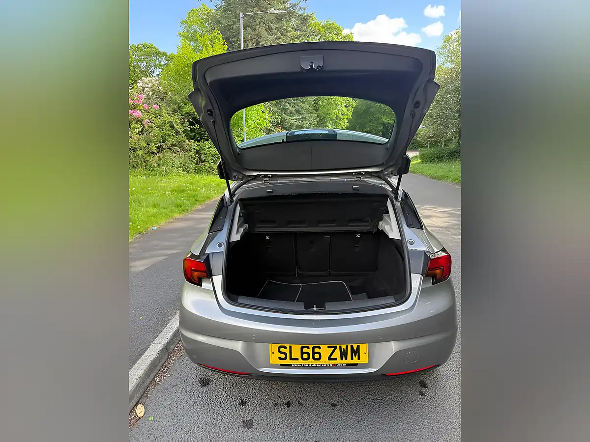 Used 2016 Vauxhall Astra Elite Nav Grey - Interior and Exterior details 9