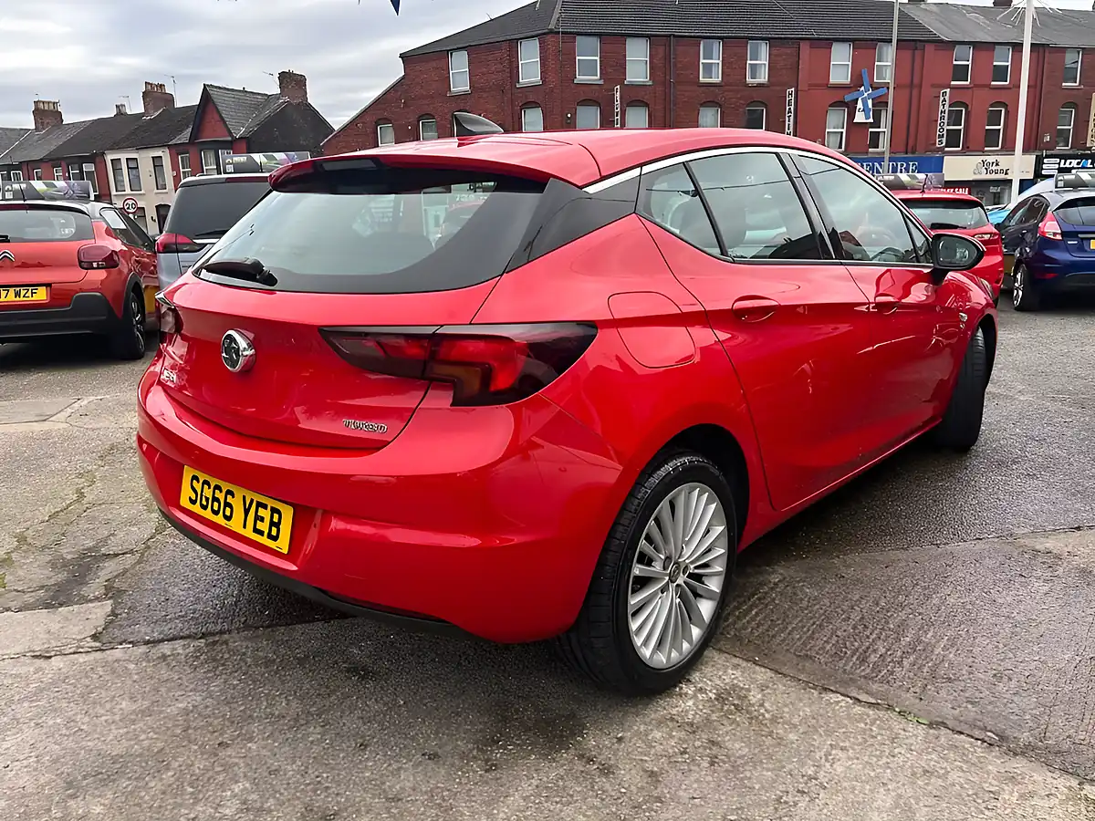 Used 2016 Vauxhall Astra Elite Nav Red - Interior and Exterior details 4