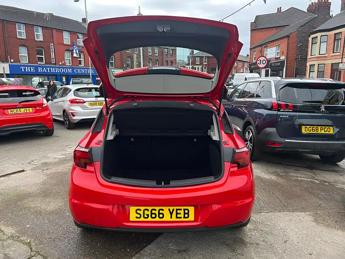 Used 2016 Vauxhall Astra Elite Nav Red - Interior and Exterior details 7