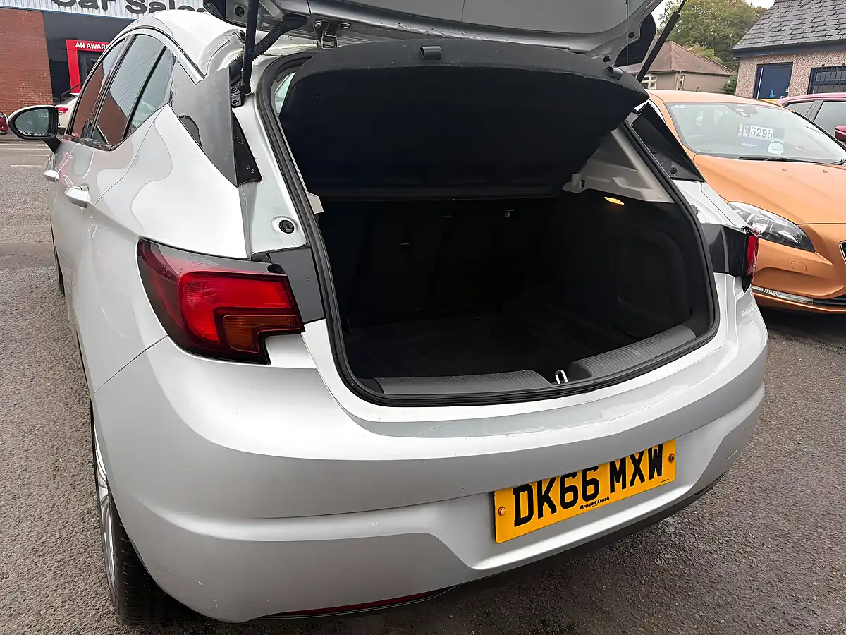 Used 2016 Vauxhall Astra Elite Nav Silver - Interior and Exterior details 10