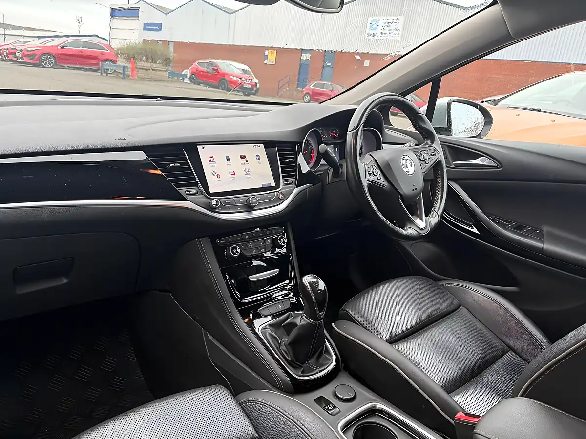 Used 2016 Vauxhall Astra Elite Nav Silver - Interior and Exterior details 11