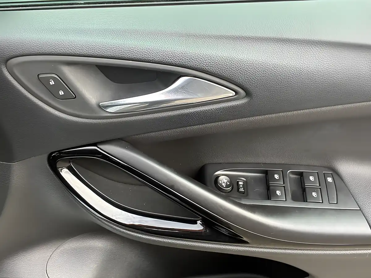 Used 2016 Vauxhall Astra Elite Nav Silver - Interior and Exterior details 12