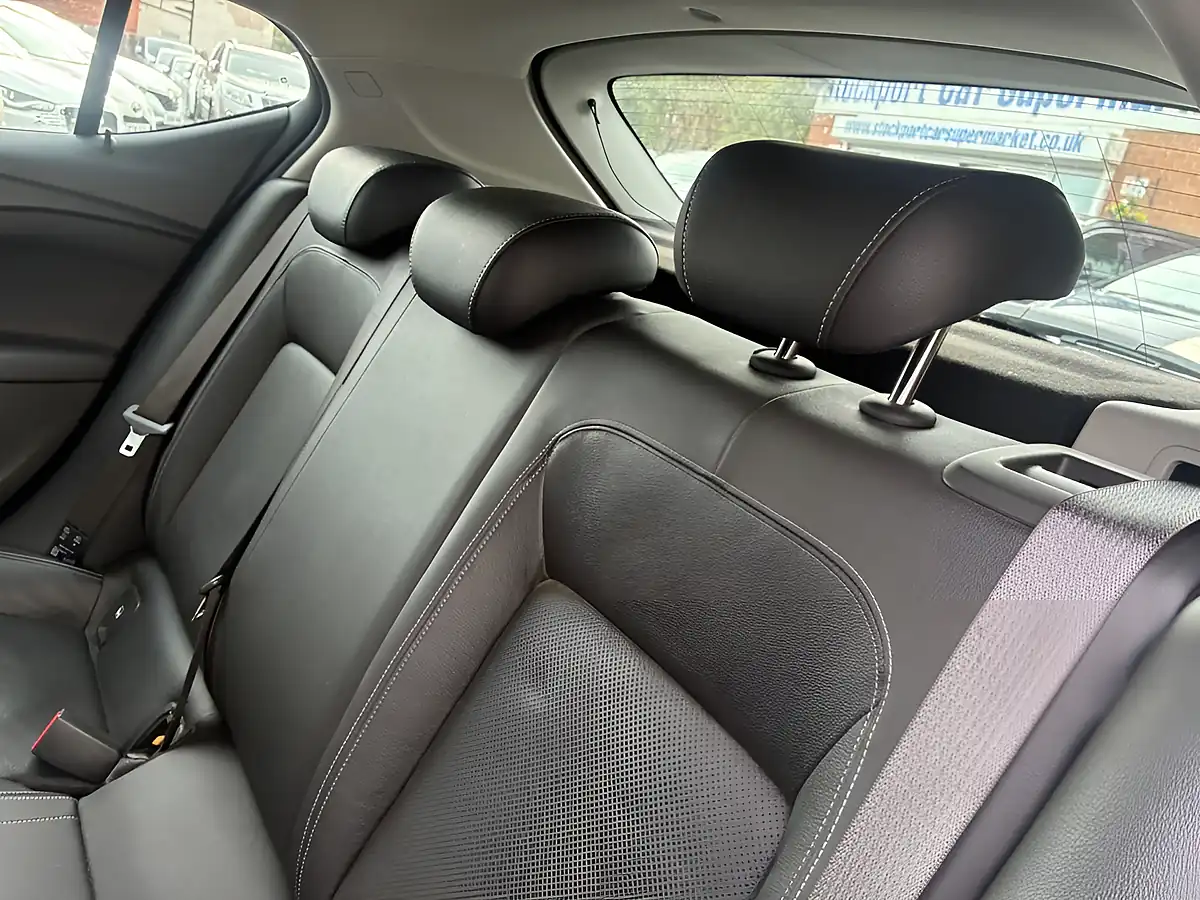 Used 2016 Vauxhall Astra Elite Nav Silver - Interior and Exterior details 13