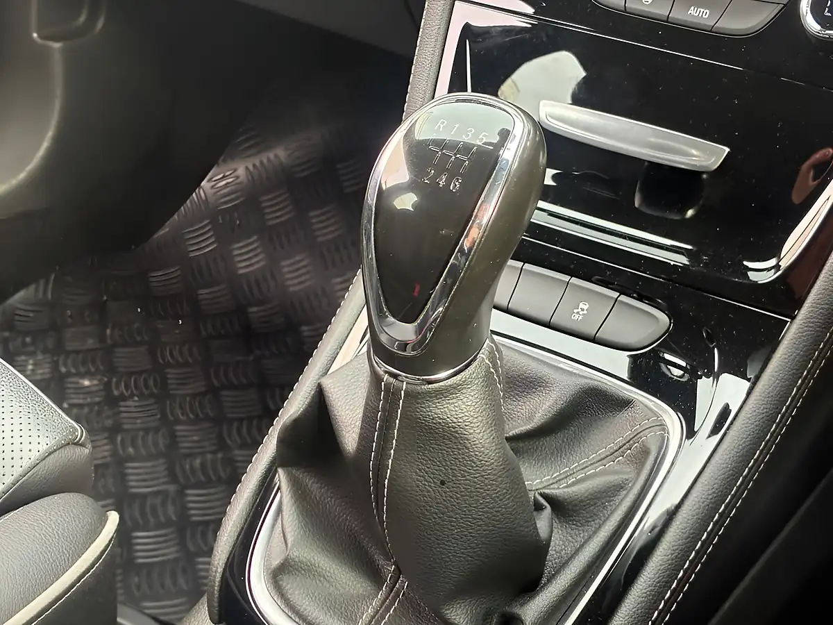 Used 2016 Vauxhall Astra Elite Nav Silver - Interior and Exterior details 19
