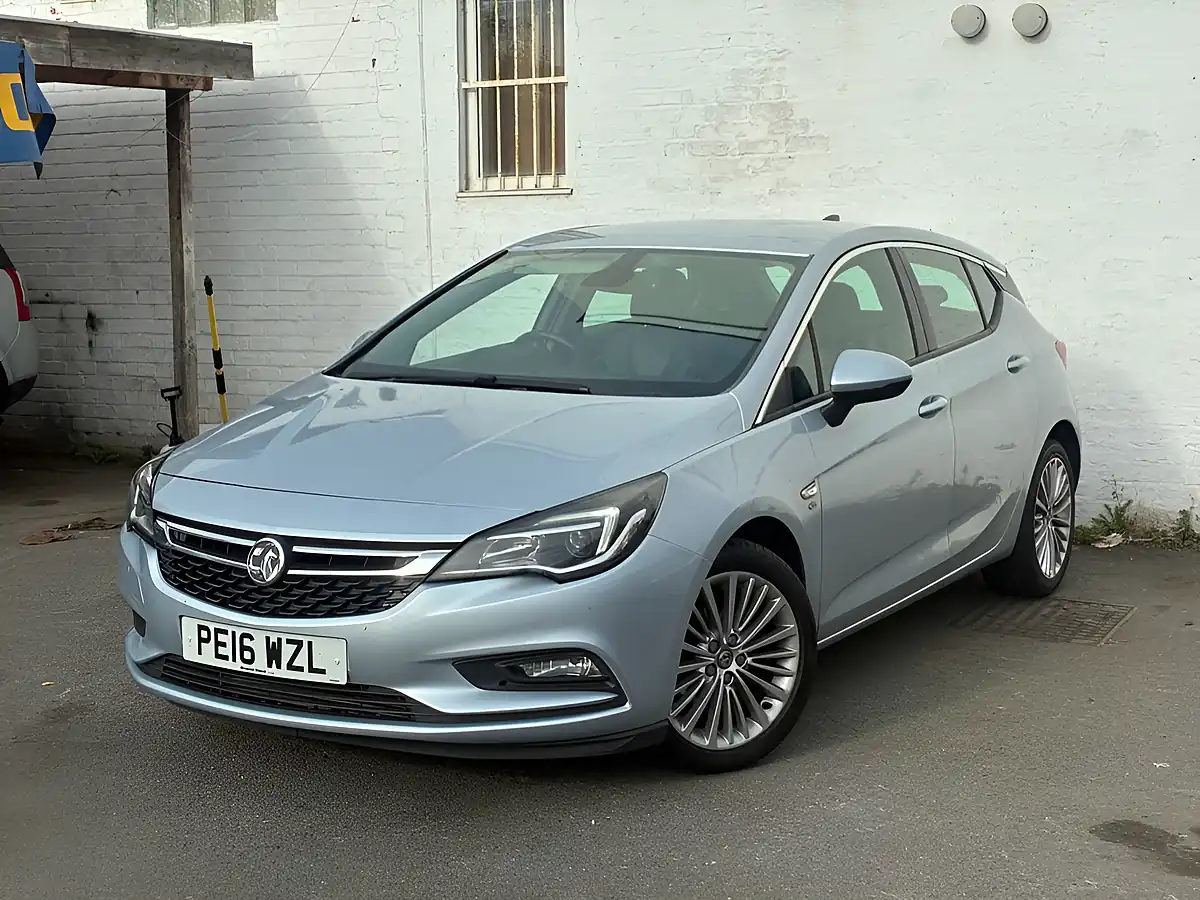 Used 2016 Vauxhall Astra Elite Nav Silver - Interior and Exterior details 4