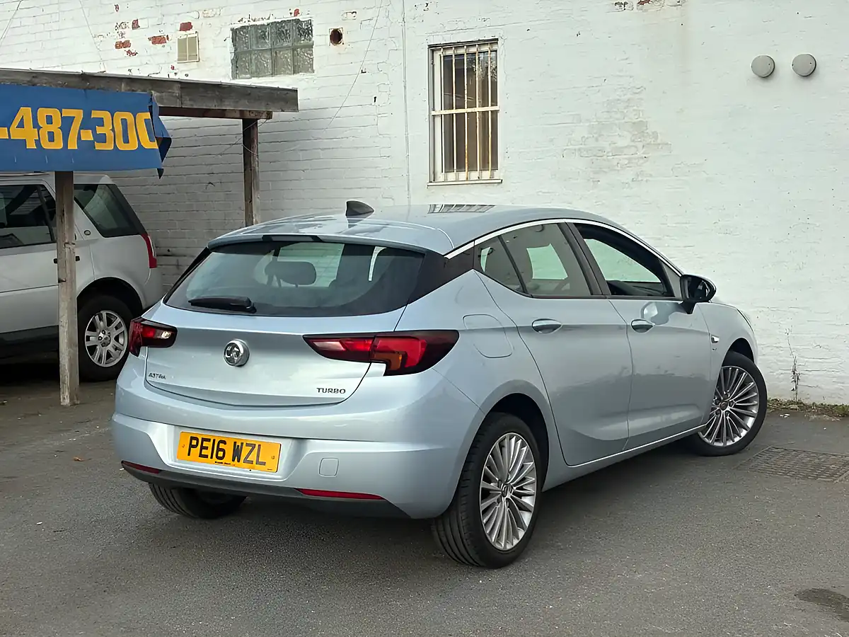 Used 2016 Vauxhall Astra Elite Nav Silver - Interior and Exterior details 5