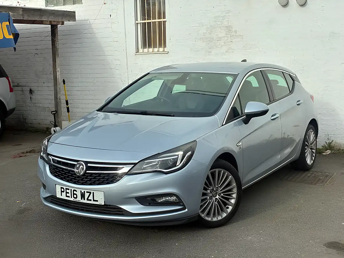 Used 2016 Vauxhall Astra Elite Nav Silver - Interior and Exterior details 7