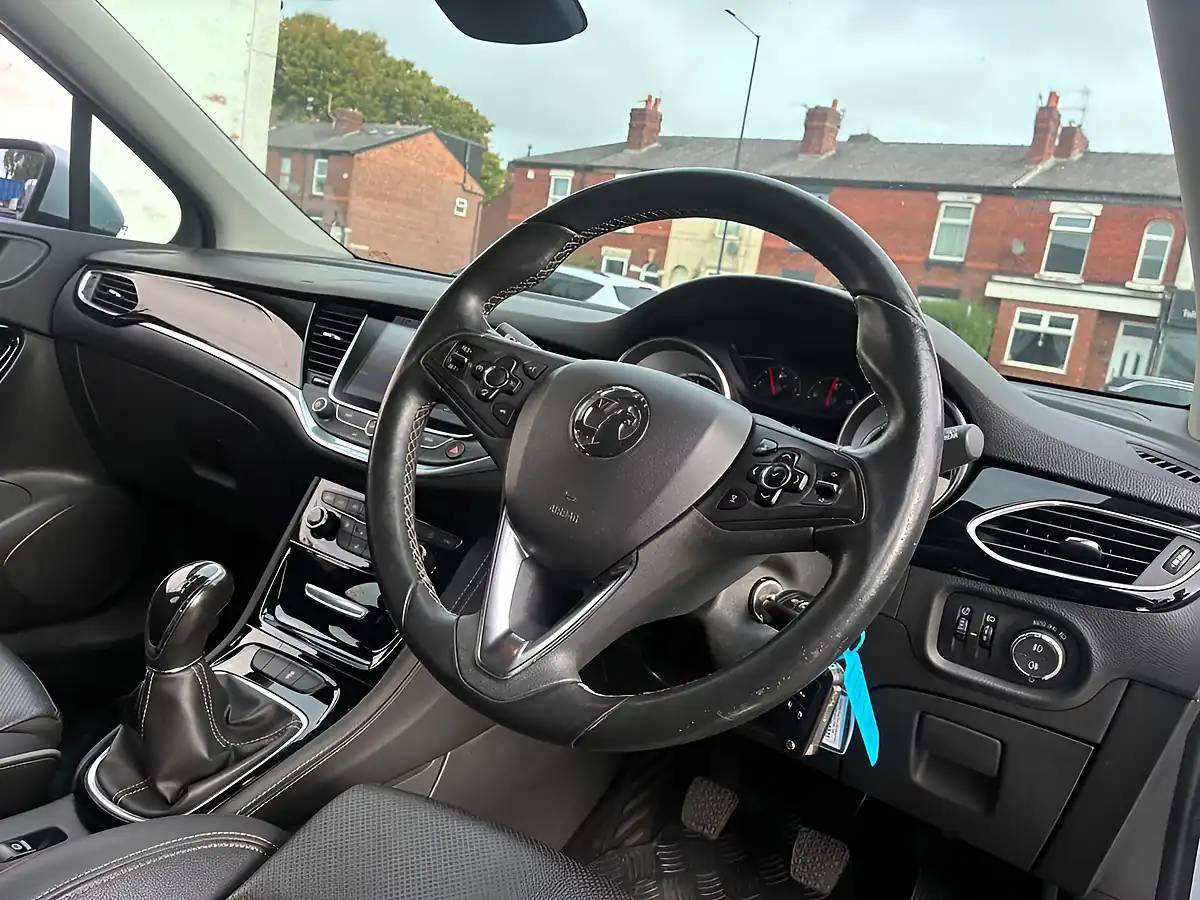 Used 2016 Vauxhall Astra Elite Nav Silver - Interior and Exterior details 9