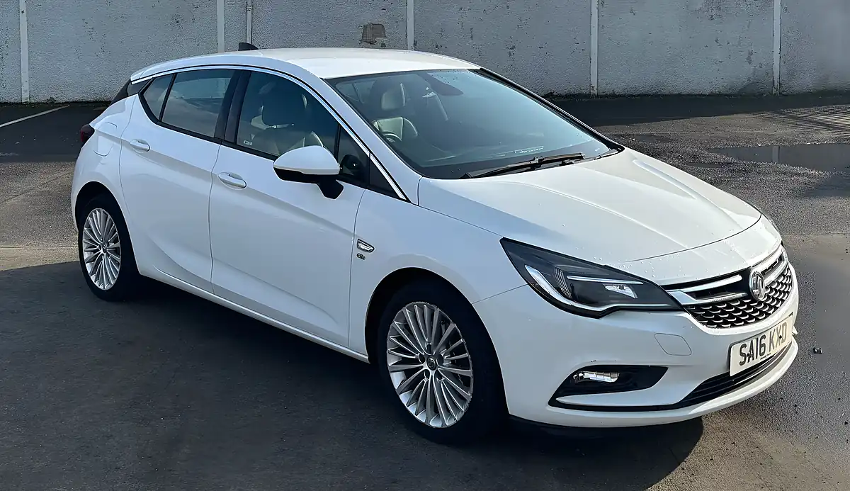 Used 2016 Vauxhall Astra Elite Nav White - Front View
