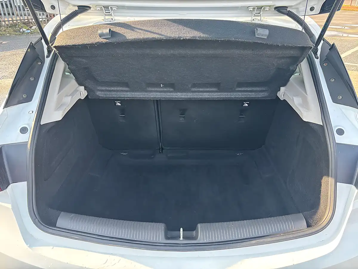 Used 2016 Vauxhall Astra Elite Nav White - Interior and Exterior details 13