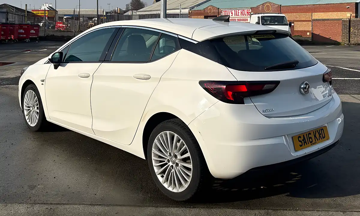 Used 2016 Vauxhall Astra Elite Nav White - Interior and Exterior details 4