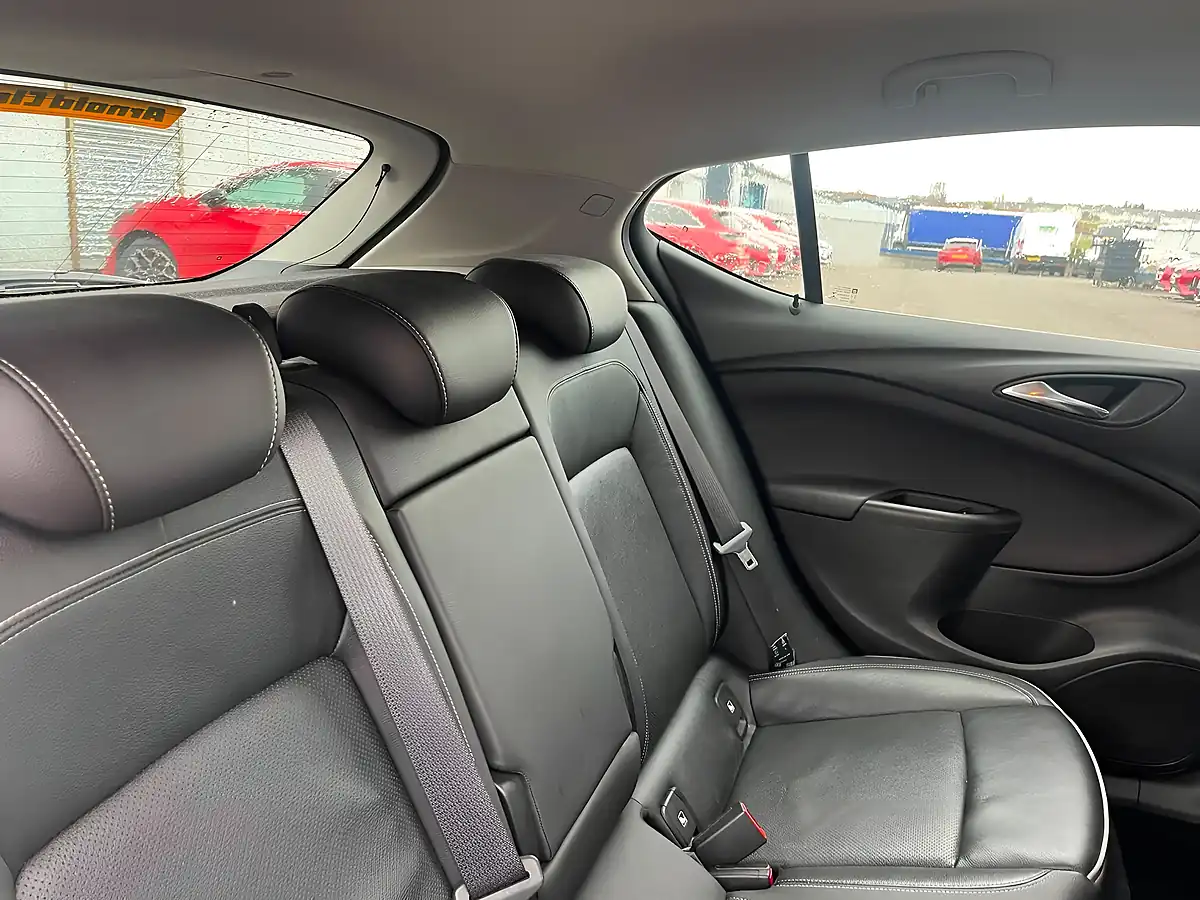 Used 2016 Vauxhall Astra Elite Nav White - Interior and Exterior details 13