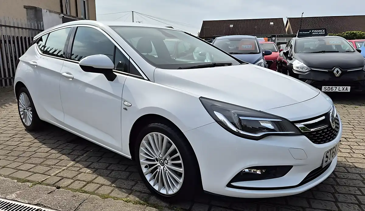 Used 2016 Vauxhall Astra Elite Nav White - Front View