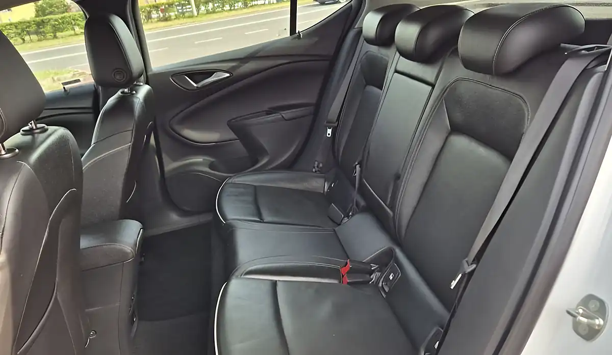 Used 2016 Vauxhall Astra Elite Nav White - Interior and Exterior details 15