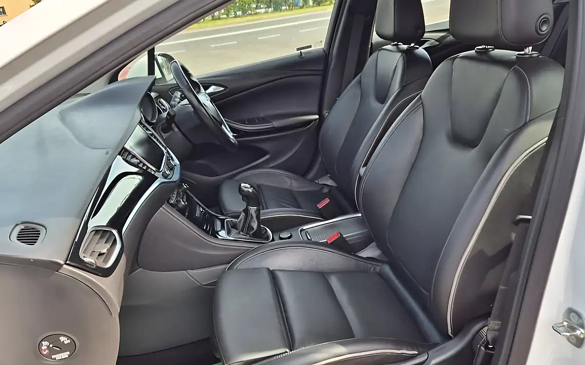Used 2016 Vauxhall Astra Elite Nav White - Interior and Exterior details 16