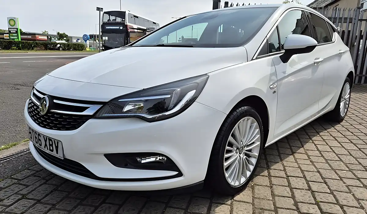 Used 2016 Vauxhall Astra Elite Nav White - Interior and Exterior details 3